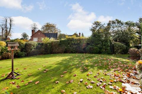 4 bedroom terraced house to rent, Upper Walk, Virginia Park, GU25 4SN