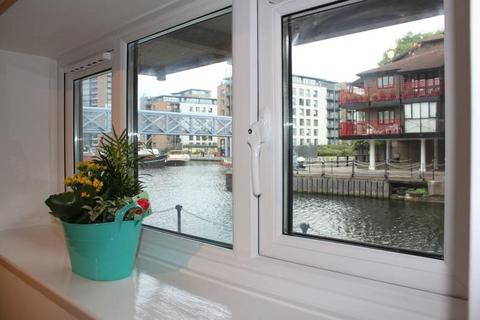 Studio to rent, Lancaster drive, London E14, London, E14