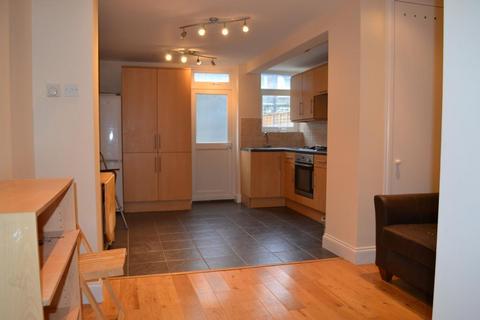 2 bedroom flat to rent, Gilbey Road, Tooting, London, SW17 0QH