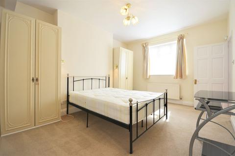 4 bedroom terraced house to rent, Norbroke Street, Shepherds Bush W12 0QU