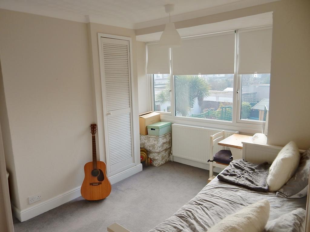 Horace Avenue, Rush Green, Romford RM7 3 bed terraced house £1,300