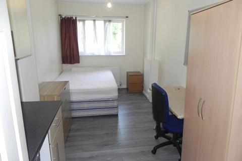 1 bedroom in a house share to rent, Guildford Park Avenue, Guildford, GU2 7NH