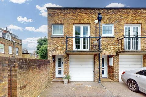 2 bedroom terraced house to rent, Holbrooke Place, TW10