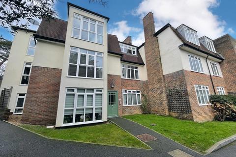 2 bedroom apartment to rent, Doran Drive, Redhill RH1
