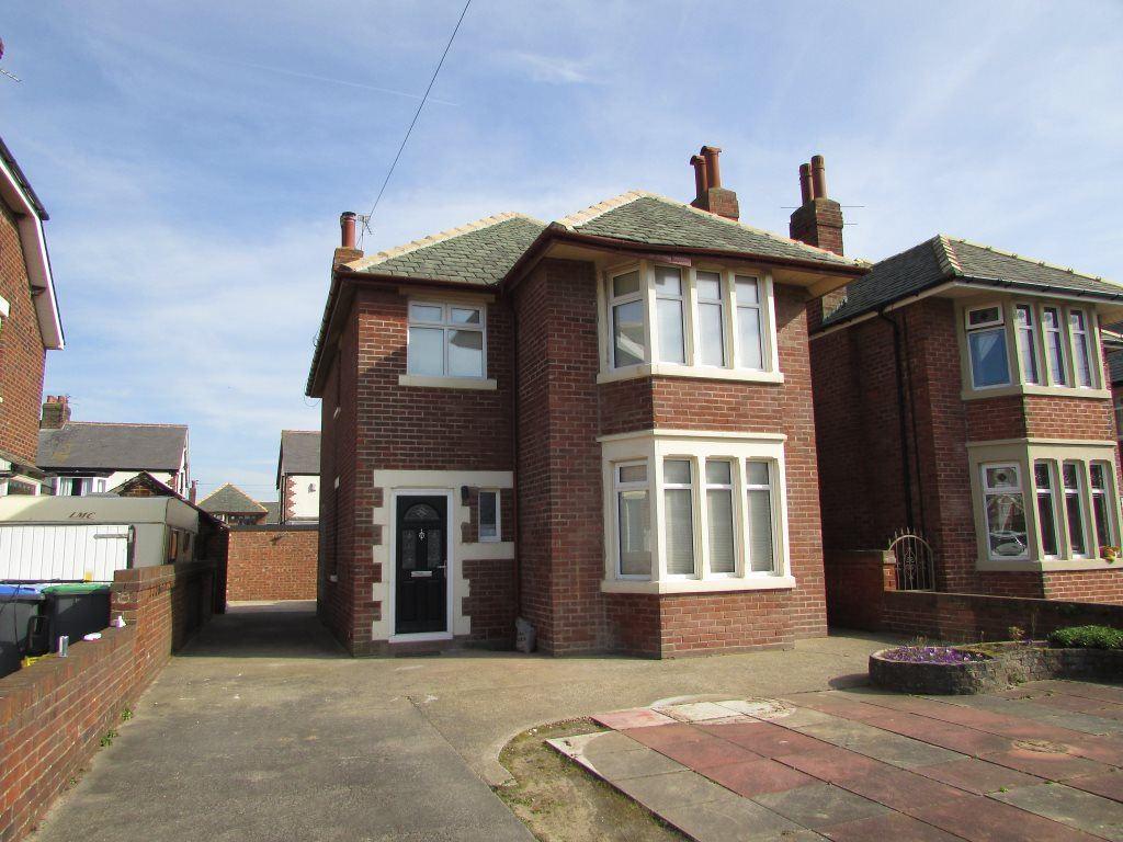 Bentinck Avenue, Blackpool, Lancashire 3 bed detached house £750 pcm