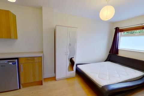 1 bedroom in a house share to rent, Guildford Park Avenue, Guildford GU2 7NH