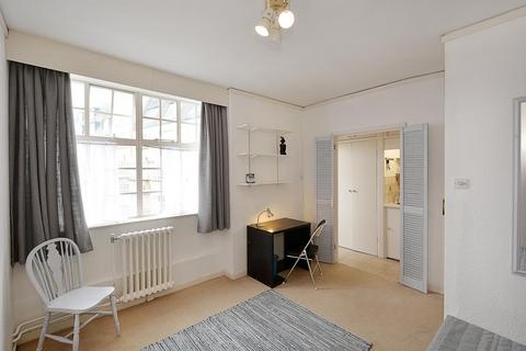Studio to rent, Russell Court, Bloomsbury, WC1H