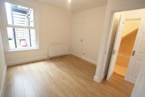 1 bedroom flat to rent, Pall Mall, Leigh-on-Sea, Essex