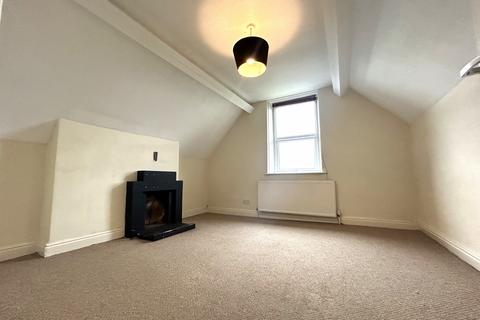 3 bedroom flat to rent, Flat 5, 13 East View, Otley LS21 1JN