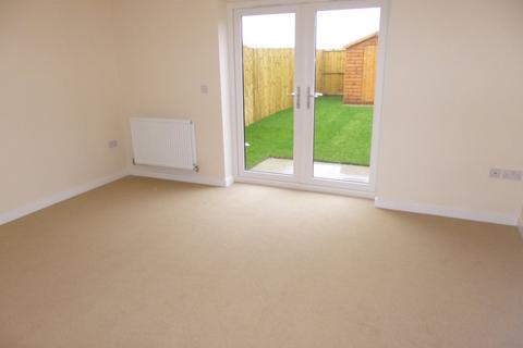 3 bedroom townhouse to rent, Blossom Way, Thurnscoe