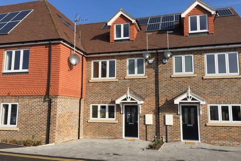 3 bedroom terraced house to rent, Cuckfield Road, Ansty