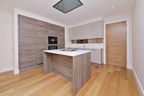 2 bedroom apartment to rent, Beechcroft Avenue, Golders Green, NW11