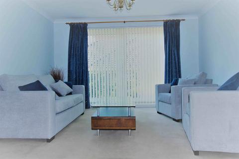 2 bedroom flat to rent, WINDSOR, FOUNTAIN GARDENS