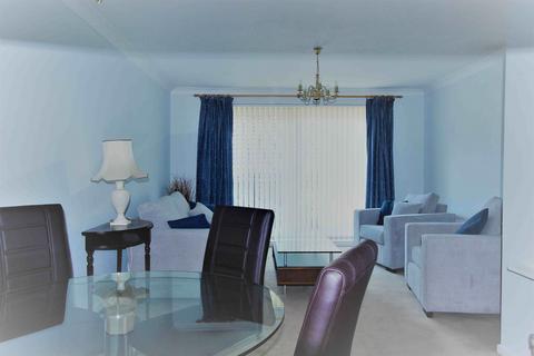 2 bedroom flat to rent, WINDSOR, FOUNTAIN GARDENS