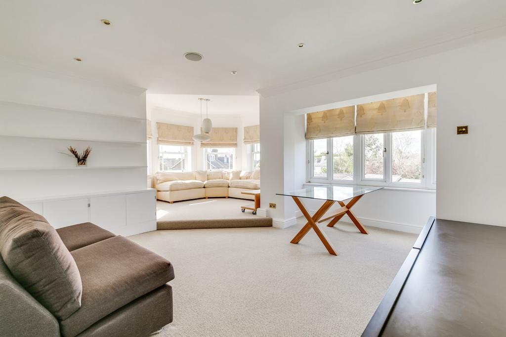 Trinity Church Road, Barnes, London 2 bed flat £2,500 pcm (£577 pw)