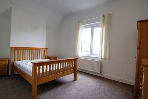 3 bedroom apartment to rent, Forest Road West, Arboretum