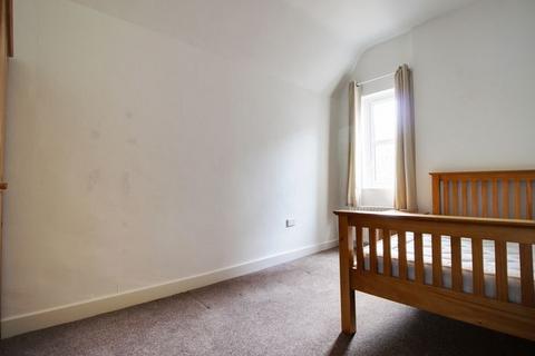 3 bedroom apartment to rent, Forest Road West, Arboretum