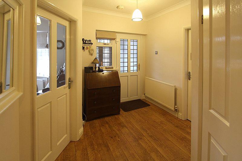 WOMBOURNE, Bratch Lane 5 bed detached bungalow £395,000