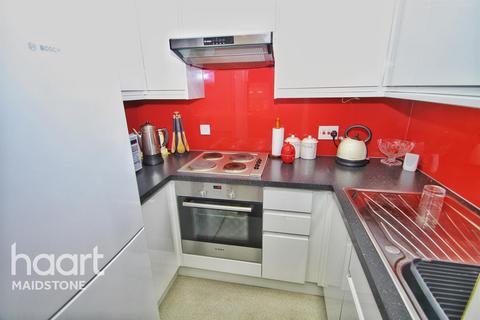 1 bedroom flat to rent, Friars Court, ME14