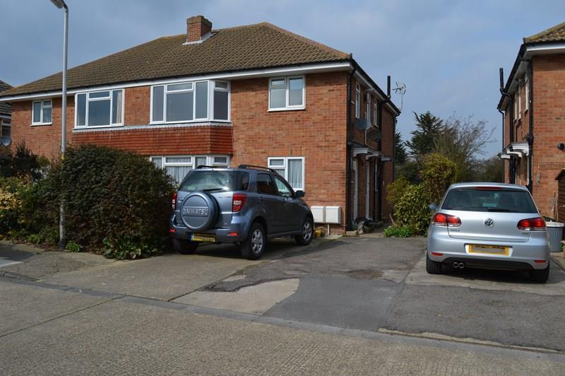 Waltham Way, FrintonOnSea 2 bed £600 pcm (£138 pw)