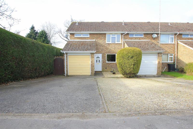 Windsor Way, Alderholt, Fordingbridge 3 bed end of terrace house £275,000