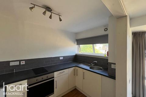 Studio to rent, Great Hollands Square, Bracknell