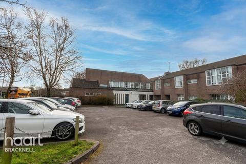 Studio to rent, Great Hollands Square, Bracknell