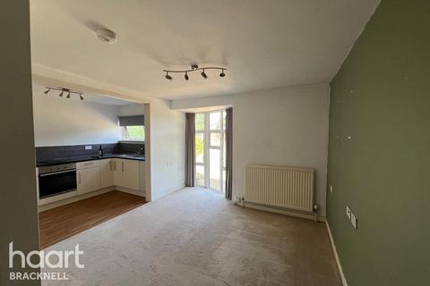Studio to rent, Great Hollands Square, Bracknell