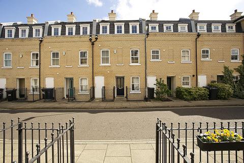 3 bedroom terraced house to rent, St Matthews Gardens, Cambridge, CB1