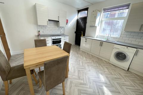 4 bedroom terraced house to rent, Nowell Crescent, Leeds, West Yorkshire