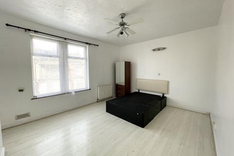 4 bedroom terraced house to rent, Nowell Crescent, Leeds, West Yorkshire
