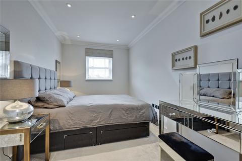 4 bedroom semi-detached house to rent - Pemberton Road, East Molesey, Surrey, KT8