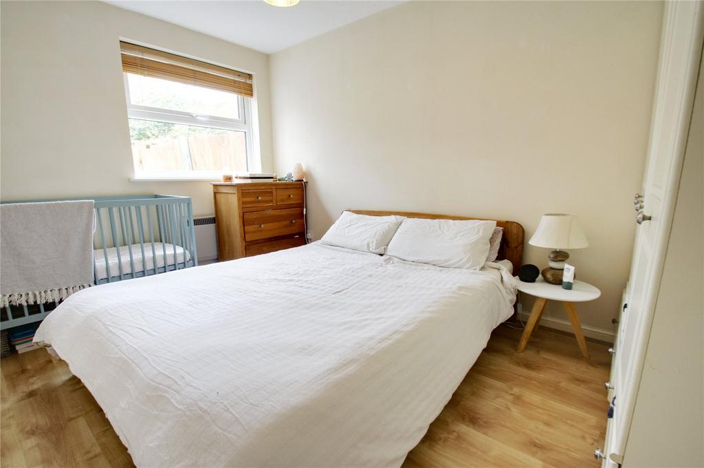 Vernon Close, Ottershaw, Surrey, KT16 1 bed £1,100 pcm (£