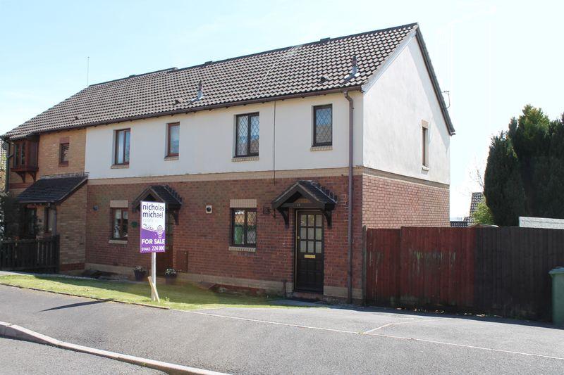 Clos Myddlyn, Manor chase, Beddau, CF38 2JS 2 bed semidetached house