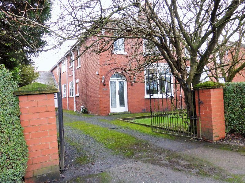 Gill Lane, Longton, Preston 5 bed semidetached house £320,000