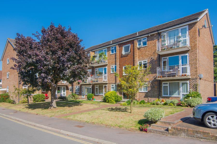 Crescent Road, Kingston upon Thames KT2 2 bed flat £400,000