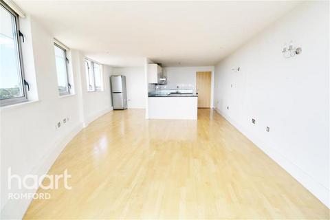 2 bedroom flat to rent, Rubicon Court - Romford - RM1