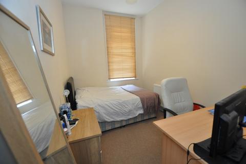 3 bedroom flat to rent, Coniston Avenue, West Jesmond, Newcastle Upon Tyne