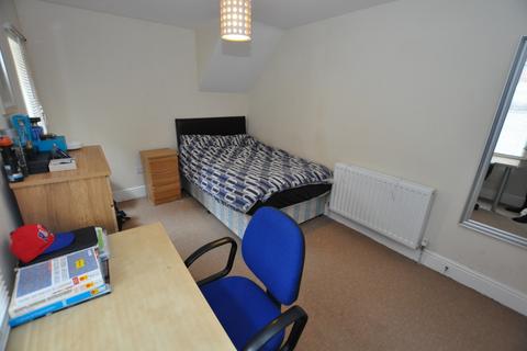 3 bedroom flat to rent, Coniston Avenue, West Jesmond, Newcastle Upon Tyne