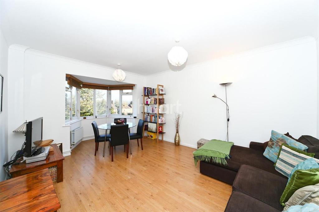 Salisbury Road, Pinner, HA5 2 bed flat £1,250 pcm (£288 pw)