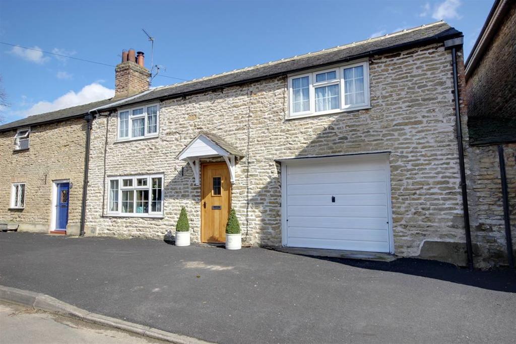 Main Street, Hotham, East Yorkshire, YO43 3 bed semidetached house £