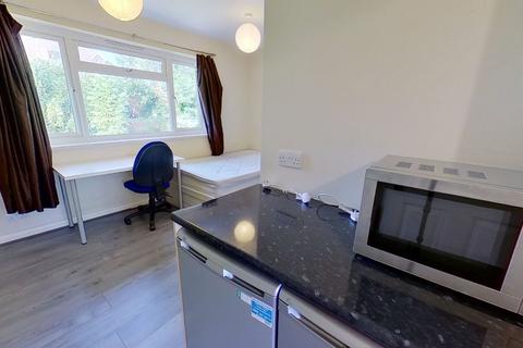1 bedroom in a house share to rent - Guildford Park Avenue, Guildford GU2 7NH