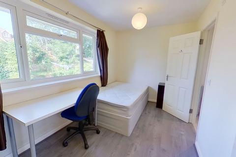 1 bedroom in a house share to rent, Guildford Park Avenue, Guildford GU2 7NH