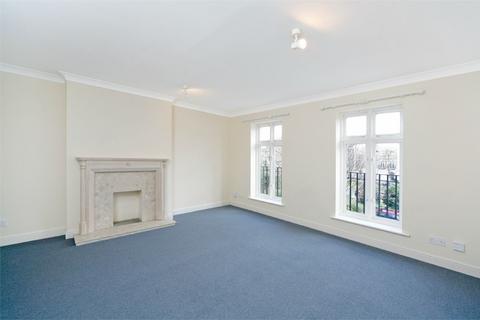 3 bedroom terraced house to rent, Bevin Square, London, SW17