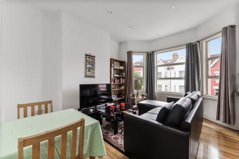 2 bedroom flat to rent, Tottenhall Road, London, N13