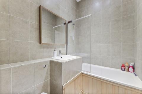 2 bedroom flat to rent, Tottenhall Road, London, N13