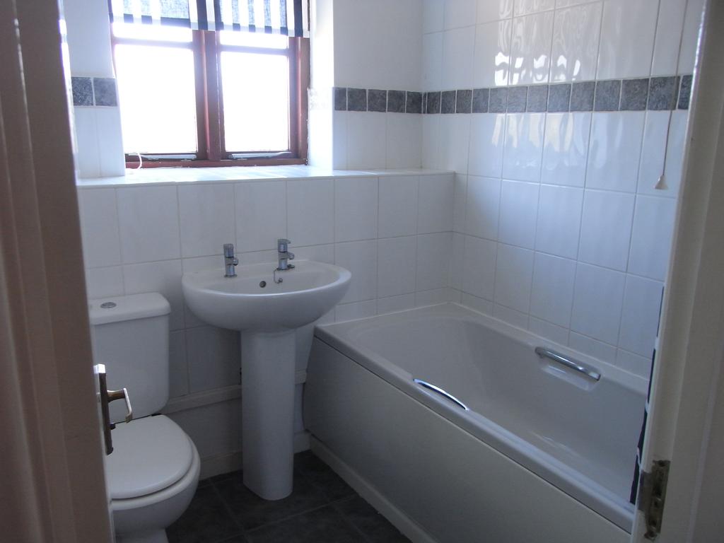 Lennox Grove, Wylde Green, Sutton Coldfield B73 2 bed townhouse £695