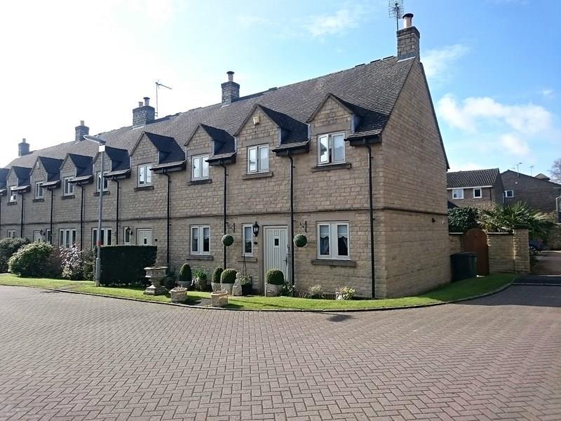 Thomas Crewe Close, Brackley 3 bed semidetached house £310,000
