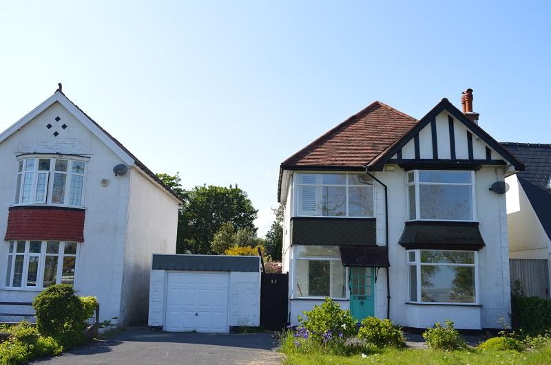 32 Mumbles Road Blackpill Swansea 2 bed detached house £875 pcm (£202 pw)