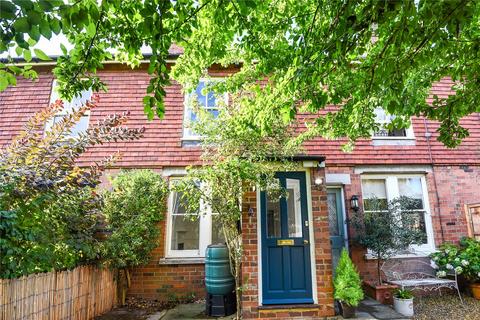 2 bedroom terraced house to rent, Surrenden Cottages, High Street